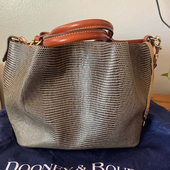 Dooney & Bourke Embossed Lizard Large Barlow Tote - Picture 2 of 6